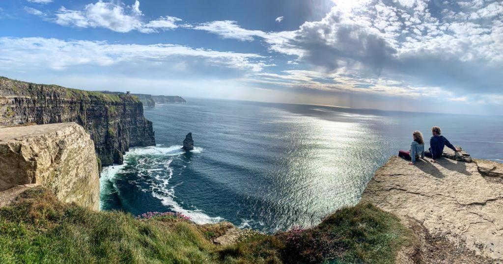 Lahinch -Beach -Surf- Hostel Esterno foto