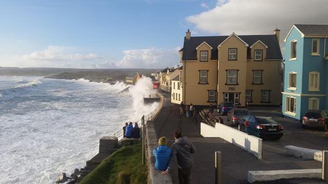 Lahinch -Beach -Surf- Hostel Esterno foto